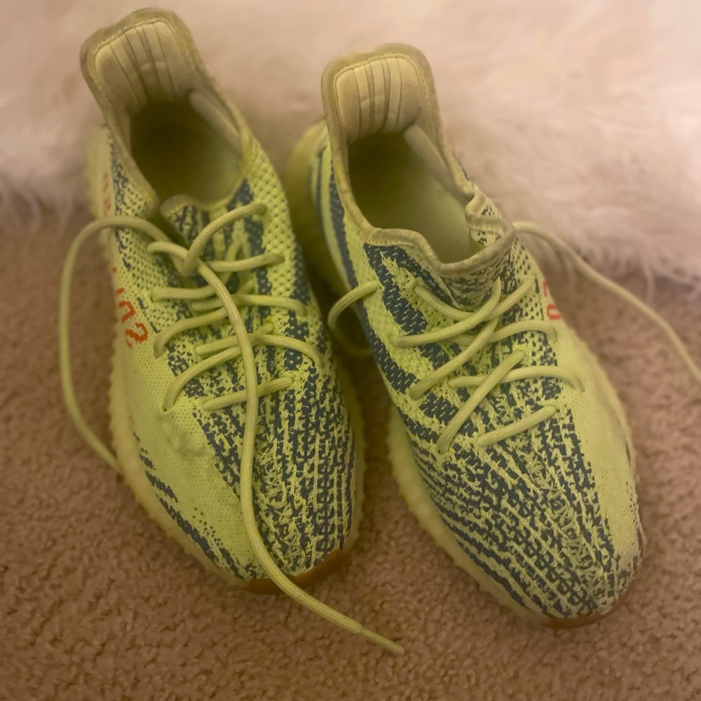 Authentic 💯 Yeezy boost v2